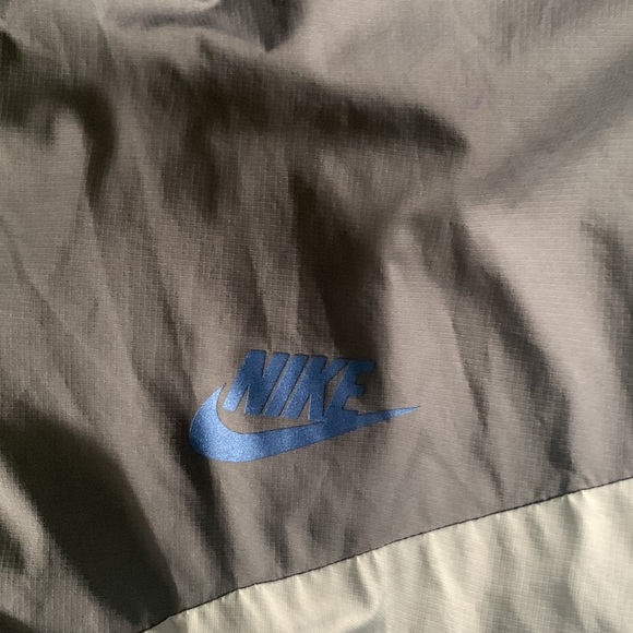 Nike Windbreaker - Picture 2 of 6